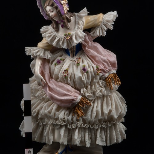 Дама в сиреневом капоре с розовым шарфом, кружевная, Ackermann & Fritze, Германия, 1908-51 гг