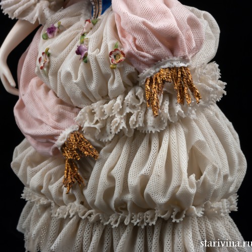 Дама в сиреневом капоре с розовым шарфом, кружевная, Ackermann & Fritze, Германия, 1908-51 гг