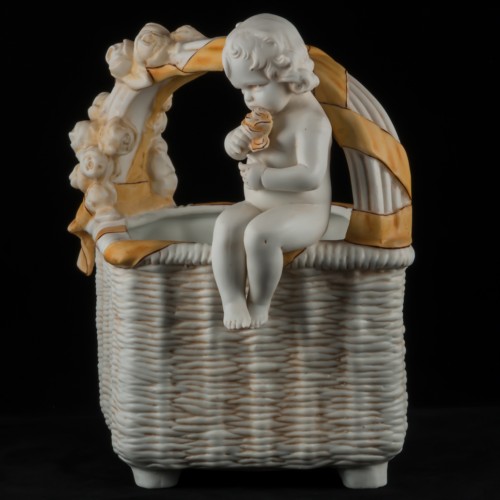 Ваза с путти, Hertwig & Co, Германия, 1920-30 гг