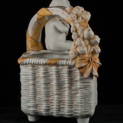 Ваза с путти, Hertwig & Co, Германия, 1920-30 гг