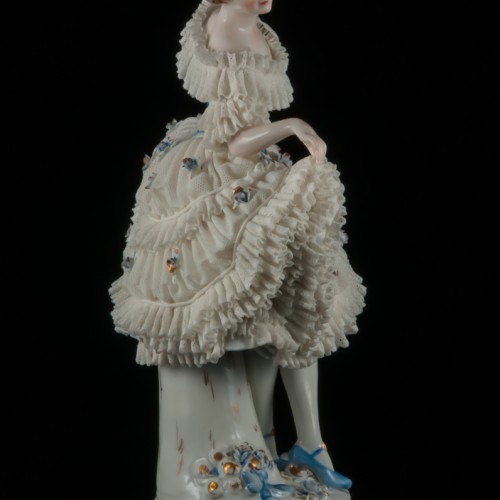 Танцовщица в платье с голубым лифом, кружевная, Sitzendorf, Германия, нач. 20 в