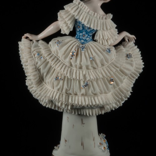 Танцовщица в платье с голубым лифом, кружевная, Sitzendorf, Германия, нач. 20 в