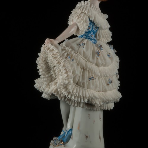 Танцовщица в платье с голубым лифом, кружевная, Sitzendorf, Германия, нач. 20 в