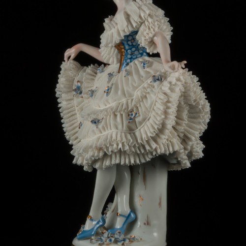 Танцовщица в платье с голубым лифом, кружевная, Sitzendorf, Германия, нач. 20 в