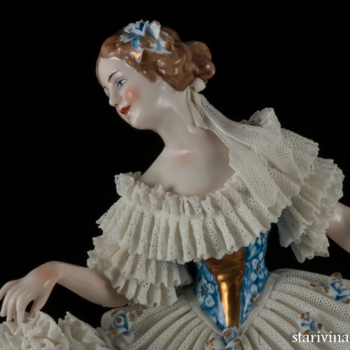 Танцовщица в платье с голубым лифом, кружевная, Sitzendorf, Германия, нач. 20 в