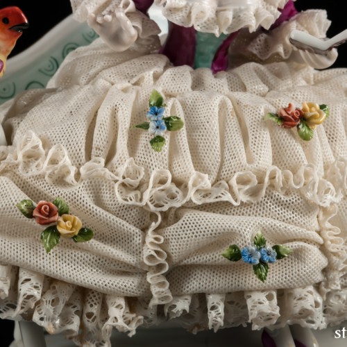Дама на диване с попугаем, кружевная, Unterweissbach, Германия, 1958-76 гг
