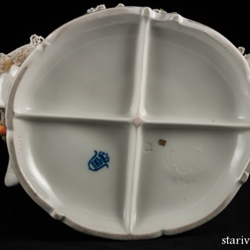 Дама на диване с попугаем, кружевная, Unterweissbach, Германия, 1958-76 гг