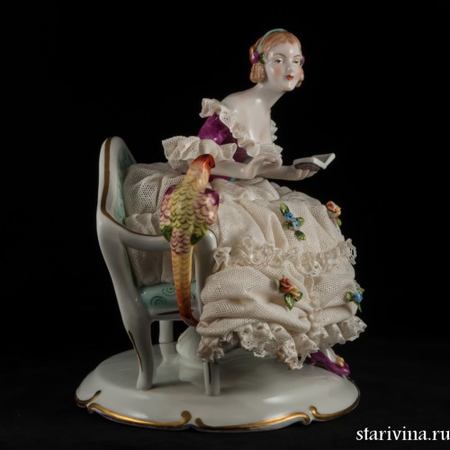 Дама на диване с попугаем, кружевная, Unterweissbach, Германия, 1958-76 гг