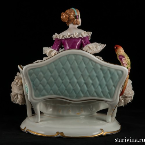 Дама на диване с попугаем, кружевная, Unterweissbach, Германия, 1958-76 гг