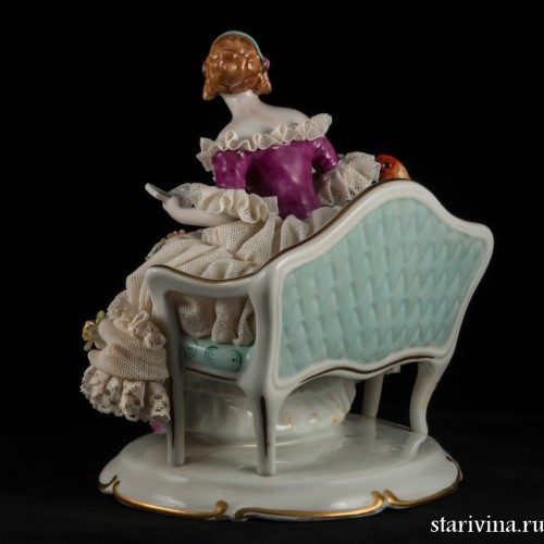 Дама на диване с попугаем, кружевная, Unterweissbach, Германия, 1958-76 гг