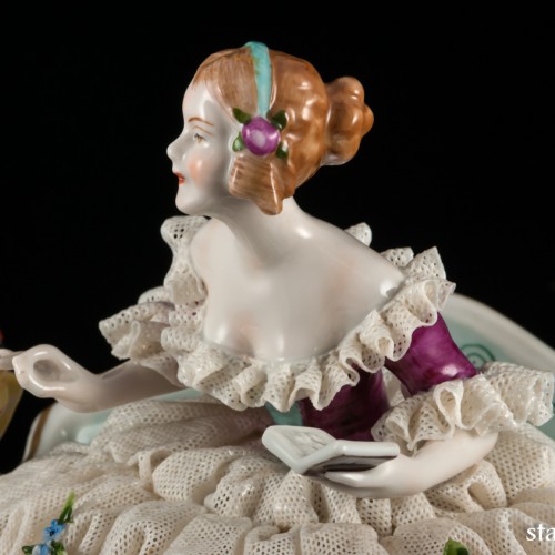 Дама на диване с попугаем, кружевная, Unterweissbach, Германия, 1958-76 гг