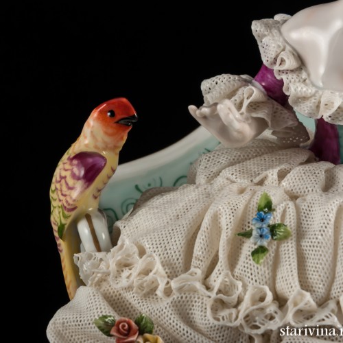 Дама на диване с попугаем, кружевная, Unterweissbach, Германия, 1958-76 гг