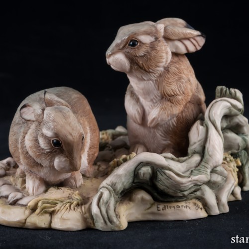 Два зайца на лужайке, Hawik, Великобритания, 1984 г