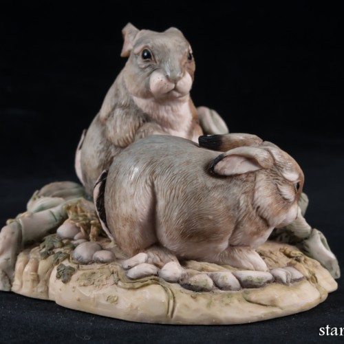 Два зайца на лужайке, Hawik, Великобритания, 1984 г