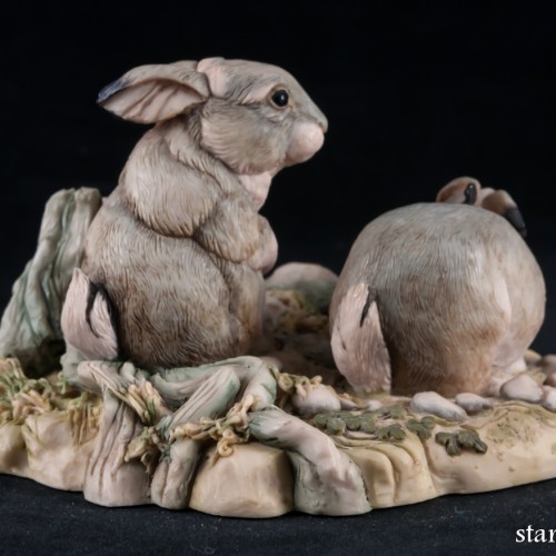 Два зайца на лужайке, Hawik, Великобритания, 1984 г