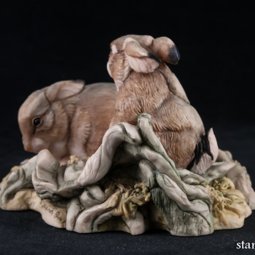 Два зайца на лужайке, Hawik, Великобритания, 1984 г