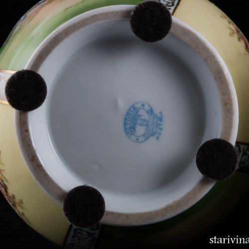 Две вазы, Victoria Carlsbad, Австрия, кон. 19 в