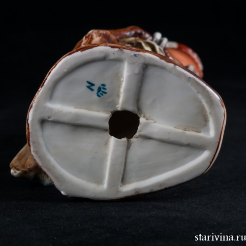 Попугай ара на дереве, Capodimonte, Италия