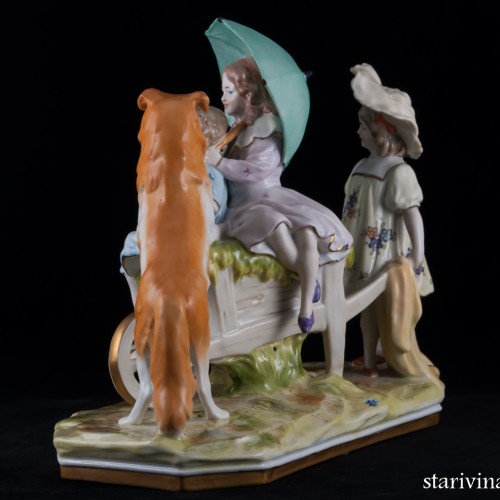 Три девочки, играющие с собакой, Scheibe-Alsbach, Германия, сер. 20 в