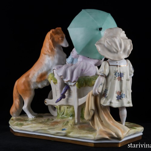 Три девочки, играющие с собакой, Scheibe-Alsbach, Германия, сер. 20 в