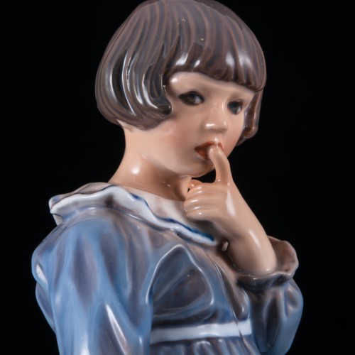 Девочка в ночной рубашке, Dahl Jensen, Дания