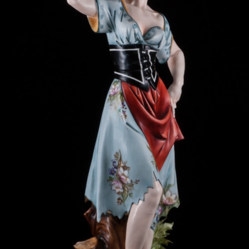 Девушка с кувшином, Италия, вт. пол. 20 в