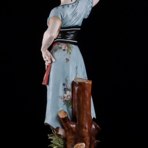 Девушка с кувшином, Италия, вт. пол. 20 в