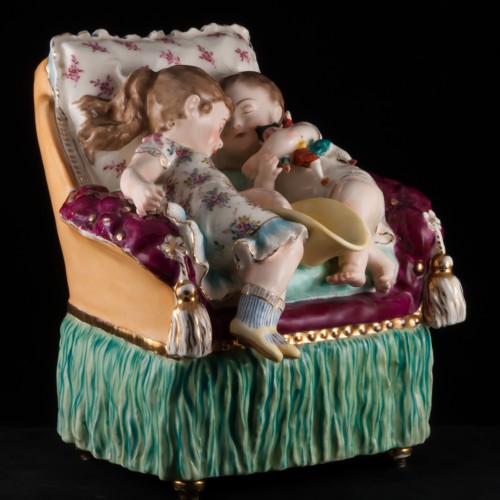 "Дети, спящие на кресле", ваза, Франция, 19 в