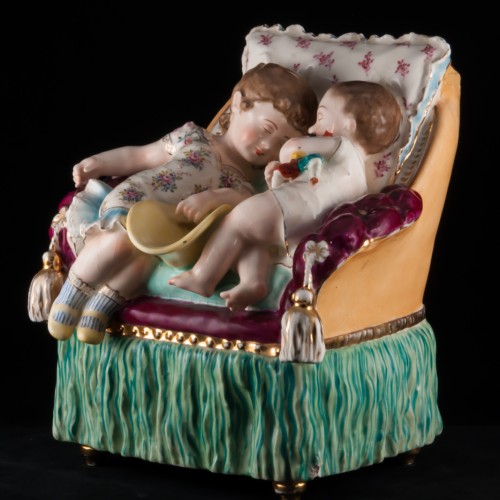 "Дети, спящие на кресле", ваза, Франция, 19 в