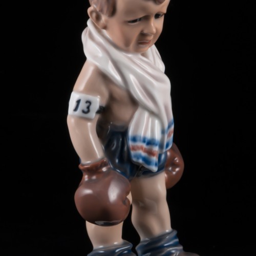 Фарфоровая статуэтка "13 номер", мальчик-боксер, Dahl Jensen, Дания.