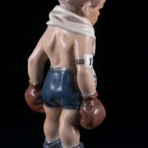 Фарфоровая статуэтка "13 номер", мальчик-боксер, Dahl Jensen, Дания.