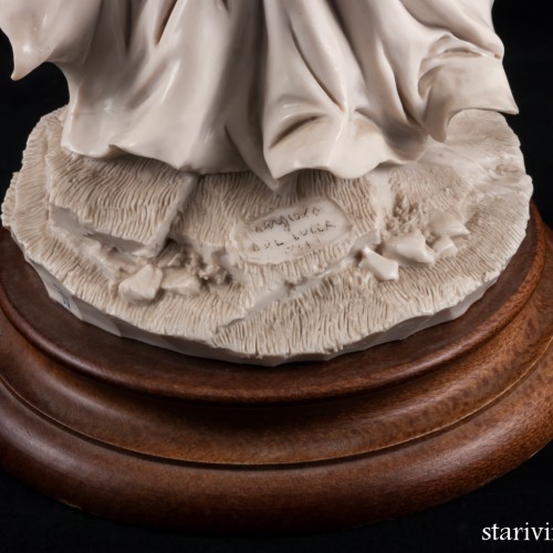 Танцовщица с бубном, Capodimonte, Италия, вт. пол. 20 в