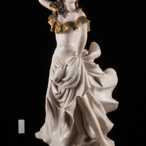 Танцовщица с бубном, Capodimonte, Италия, вт. пол. 20 в