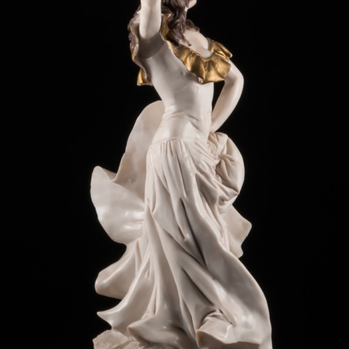 Танцовщица с бубном, Capodimonte, Италия, вт. пол. 20 в