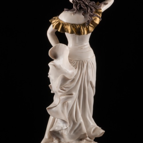 Танцовщица с бубном, Capodimonte, Италия, вт. пол. 20 в