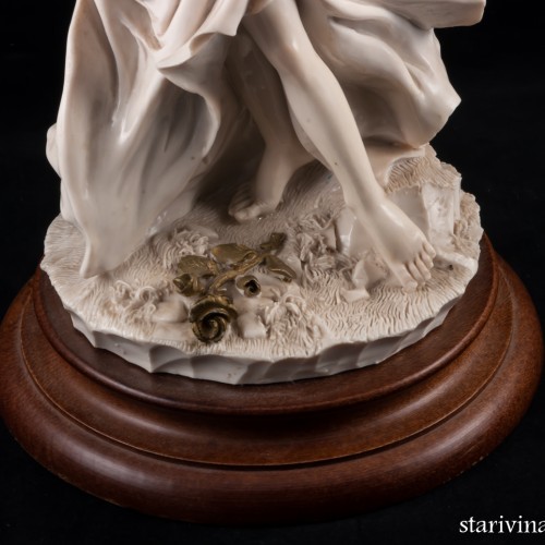 Танцовщица с бубном, Capodimonte, Италия, вт. пол. 20 в