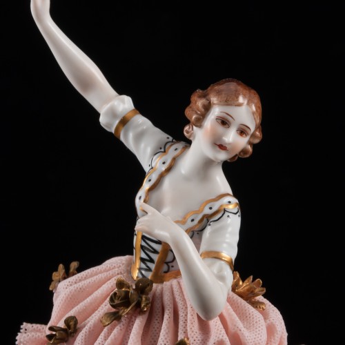 Танцующая девушка в кружевном платье, Muller & Co, Германия, нач. 20 в