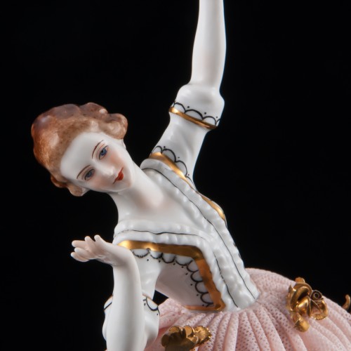 Танцующая девушка в кружевном платье, Muller & Co, Германия, нач. 20 в