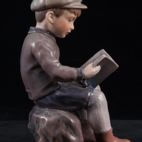 Мальчик, читающий книжку, Dahl Jensen, Дания