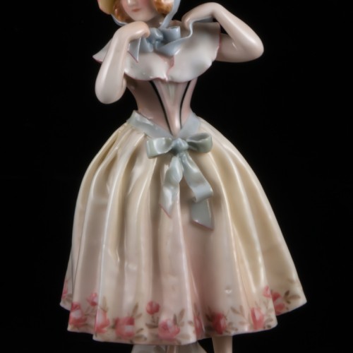 Девушка, завязывающая шляпку, Karl Ens, Германия, 1920-30 гг