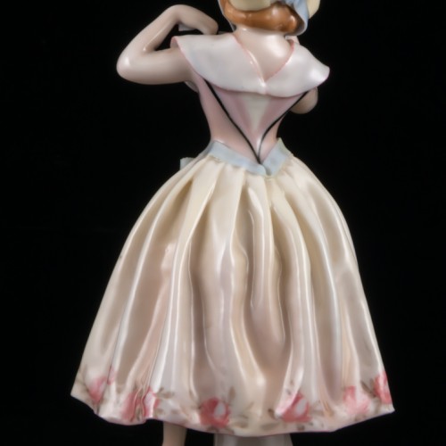 Девушка, завязывающая шляпку, Karl Ens, Германия, 1920-30 гг