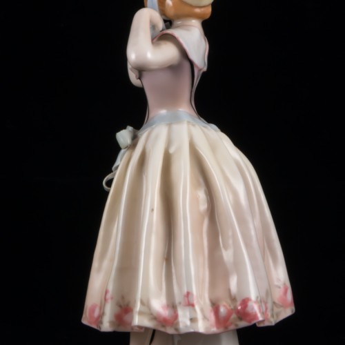 Девушка, завязывающая шляпку, Karl Ens, Германия, 1920-30 гг