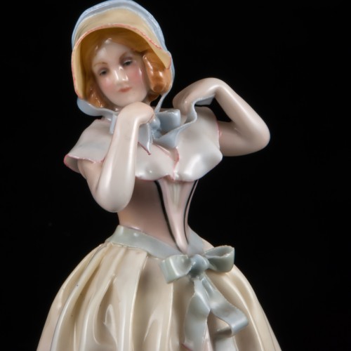 Девушка, завязывающая шляпку, Karl Ens, Германия, 1920-30 гг