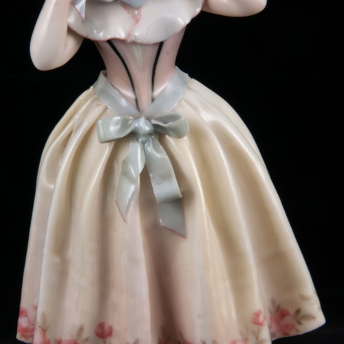 Девушка, завязывающая шляпку, Karl Ens, Германия, 1920-30 гг