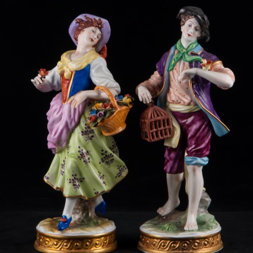 Пара с корзиной цветов и птичкой, Volkstedt, Германия, вт. пол. 20 в