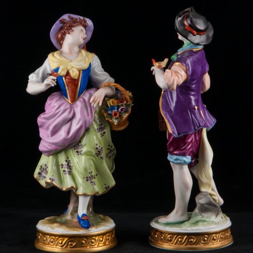 Пара с корзиной цветов и птичкой, Volkstedt, Германия, вт. пол. 20 в