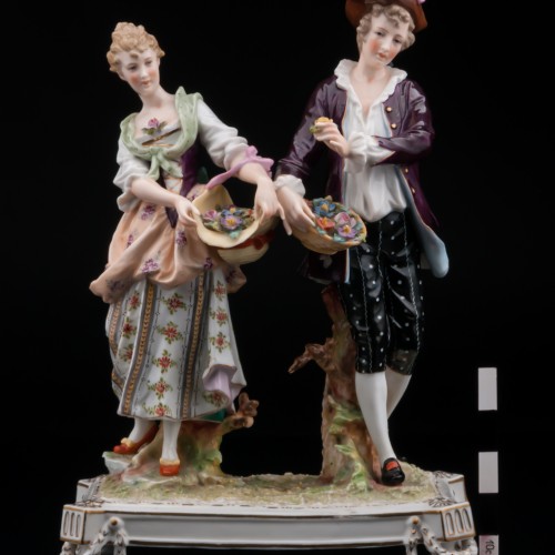 Пара с цветочными корзинами (продавцы цветов), Volkstedt, Германия, 19 в