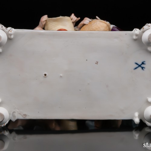 Пара с цветочными корзинами (продавцы цветов), Volkstedt, Германия, 19 в