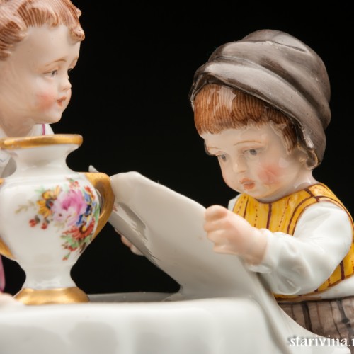 Дети за столом читающие газету, E. A. Muller, Германия, 1920 гг