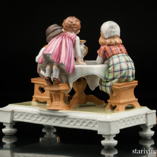 Дети за столом читающие газету, E. A. Muller, Германия, 1920 гг